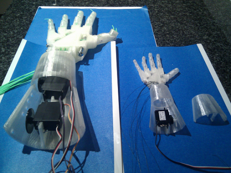 robot_hand_and_mini_robot_hand